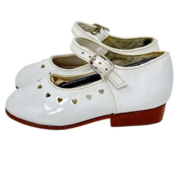 Granton Girls Mary Jane Shoes Size 5 1/2 With Heart Cutouts & Buckle Closure - Picture 4 of 6